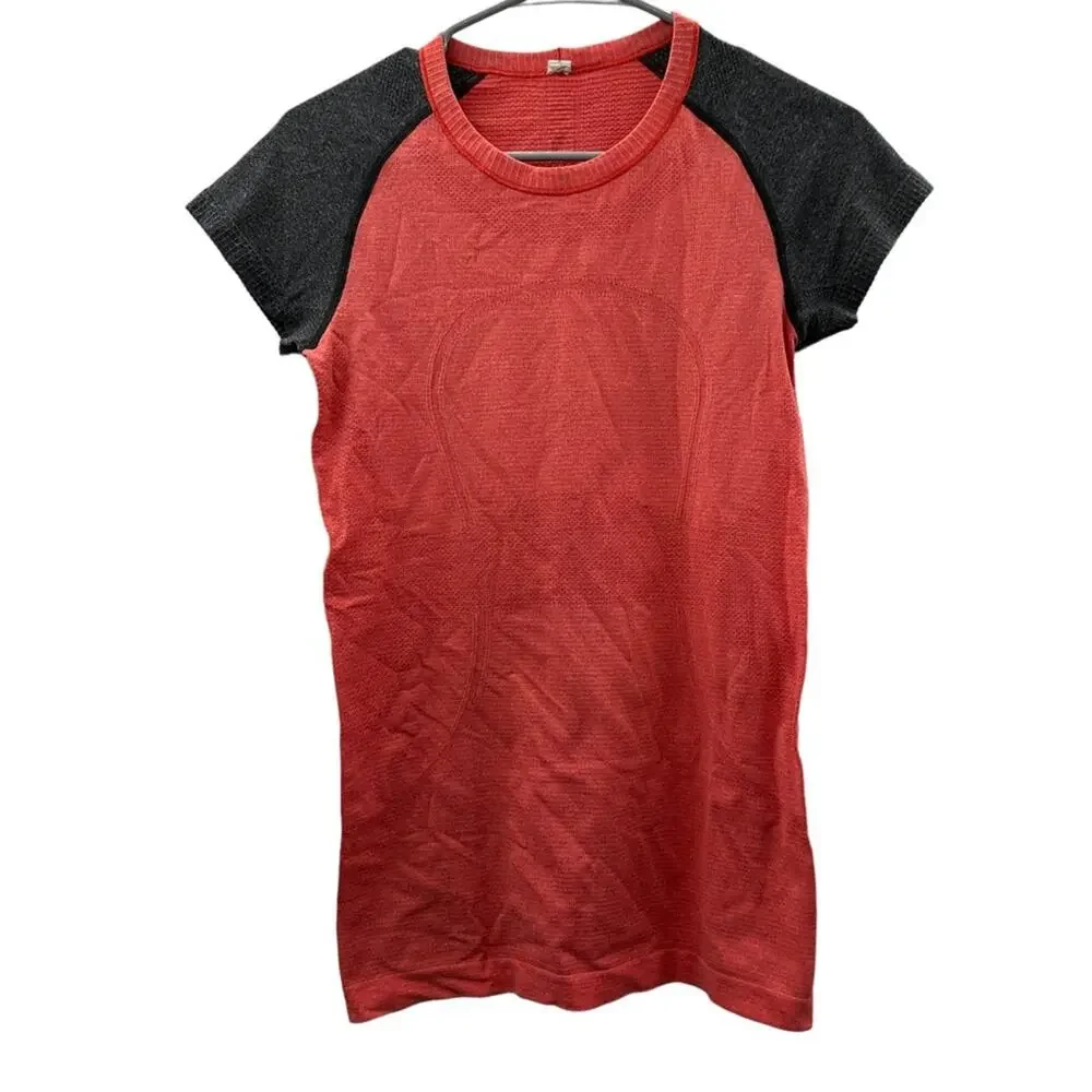 Lululemon Run: Swiftly Tech Short Sleeve in Love Red / Deep Coal Size‎ 6